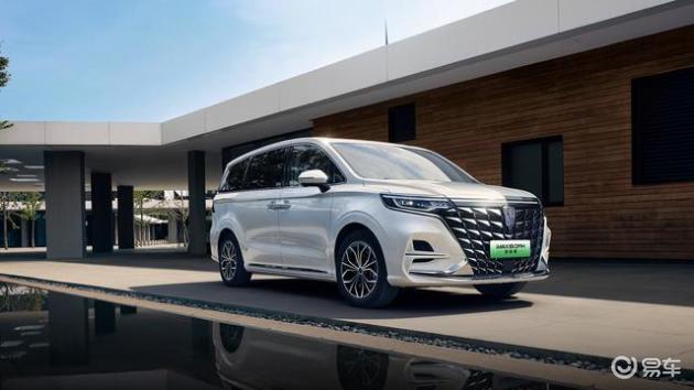 2025年热销七座MPV，荣威iMAX8领军