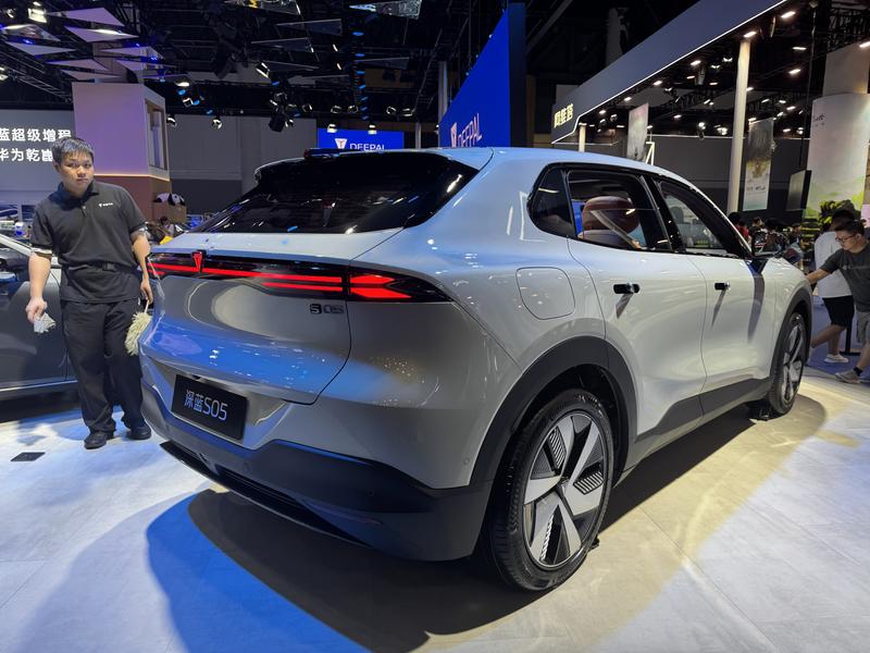 2025成都车展：深蓝S05 520km续航版上市 售11.99万元起