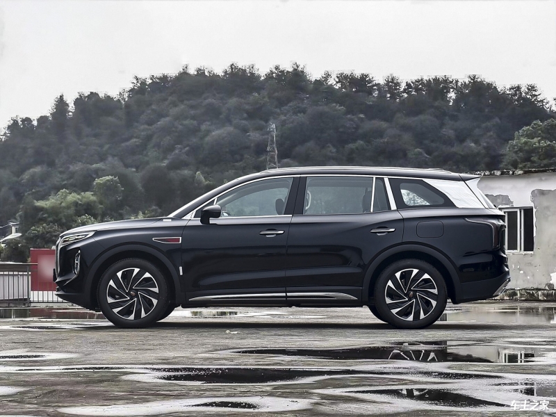 成都红旗HS7 PHEV售价23.98万起 优惠高达5.40万