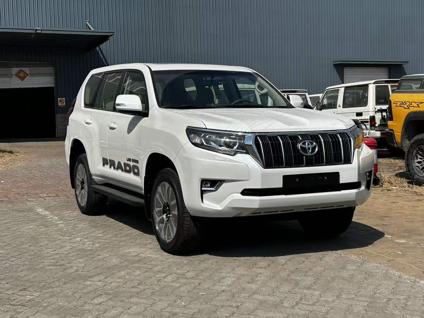 普拉多中东版 全部在售 2024款 2023款 2022款 2021款 2020款 2019款霸道2800柴油现车实拍解析