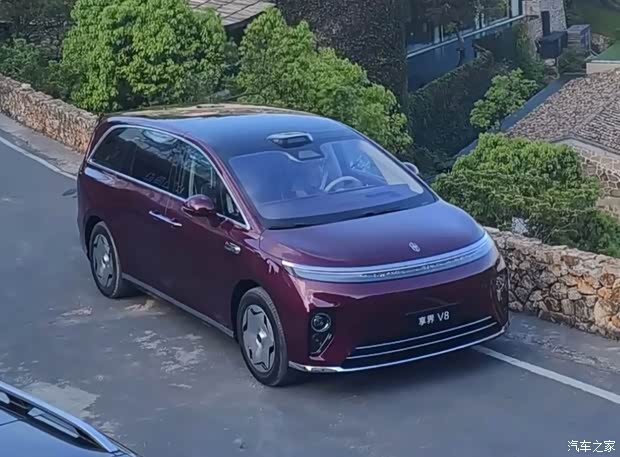 享界V8实车曝光 与智界V9尺寸接近 增程版最大纯电续航339km